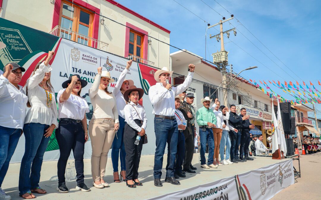 Héctor Santana encabeza el 114 aniversario de la Revolución Mexicana en Bahía de Banderas