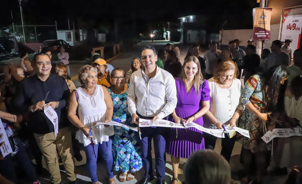 Héctor Santana inaugura la calle Ignacio M. Altamirano en El Porvenir