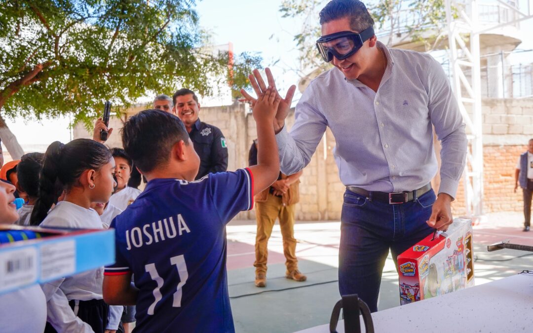 Héctor Santana lanza “Sí al desarme, sí a la paz” en Bahía de Banderas