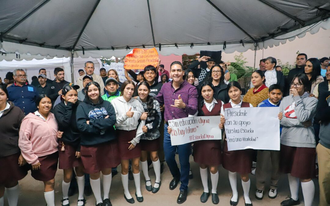 Con cercanía y resultados, Héctor Santana lidera Audiencia Pública en Valle Marlin